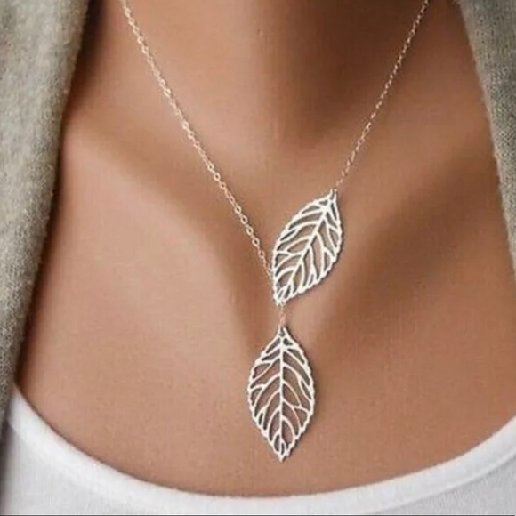 Jewelry - Last one: 💞Silver Double Leaf Pendant Necklace